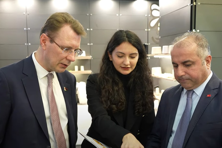 BELARUS HEYETİ, DÜNYANIN EN BÜYÜK İPLİK FUARINDA TÜRK İŞ DÜNYASIYLA BULUŞTU